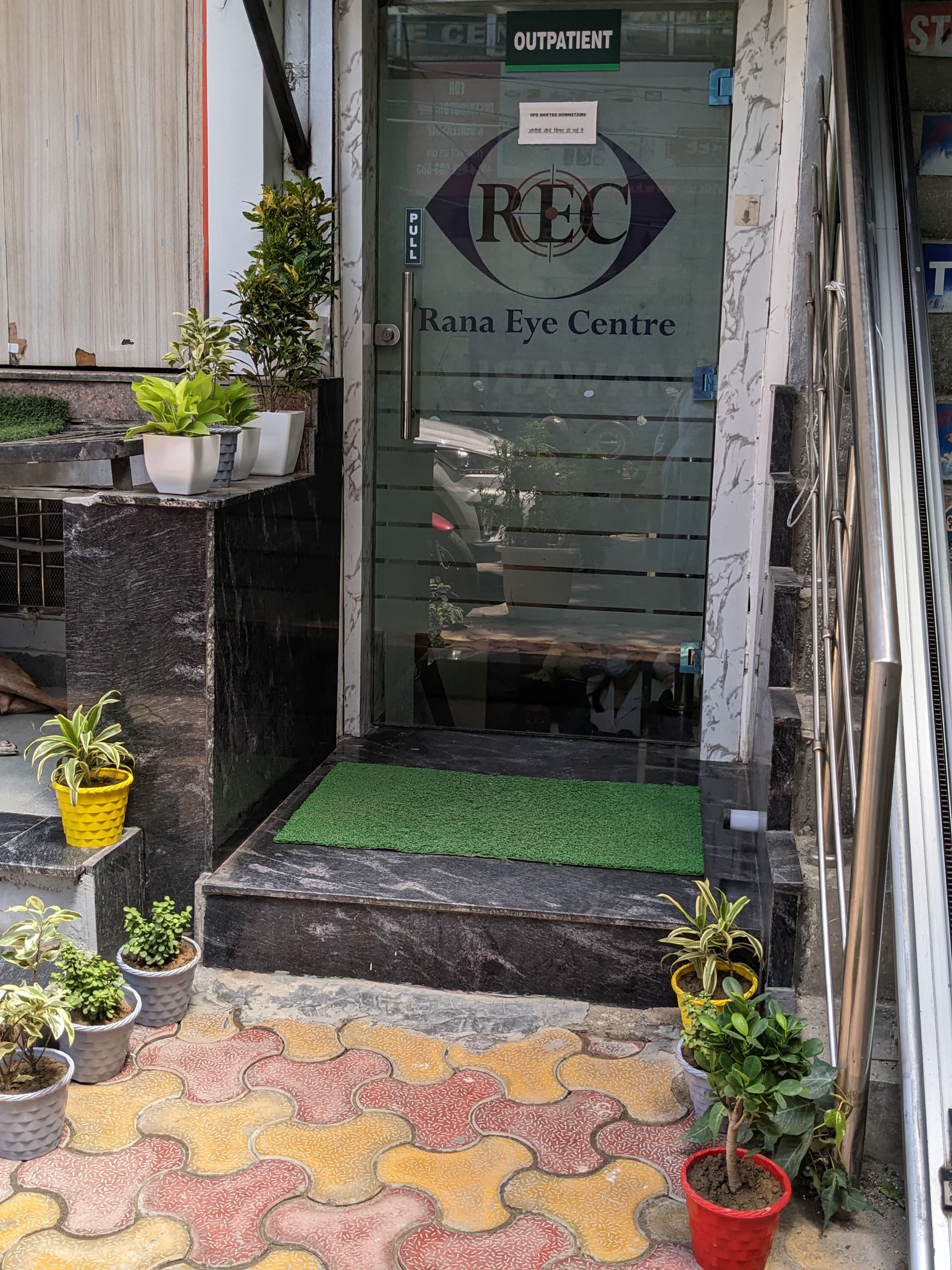 Rana Eye Centre entrance and the surrounding Sai Baba Chowk streetscape